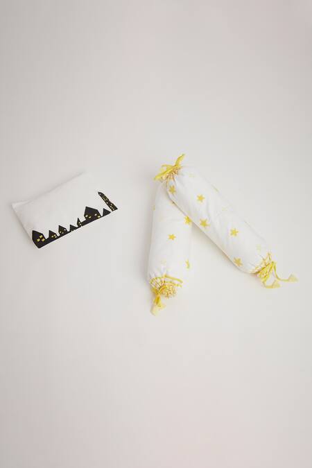 Shop Masaya Black Hypoallergenic Cotton Hand Block Suberbaby Flies Over Town Cot Bedding Set at Aza Fashions Shop_Masaya_Black Hypoallergenic Cotton Hand Block Suberbaby Flies Over Town Cot Bedding Set_at_Aza_Fashions