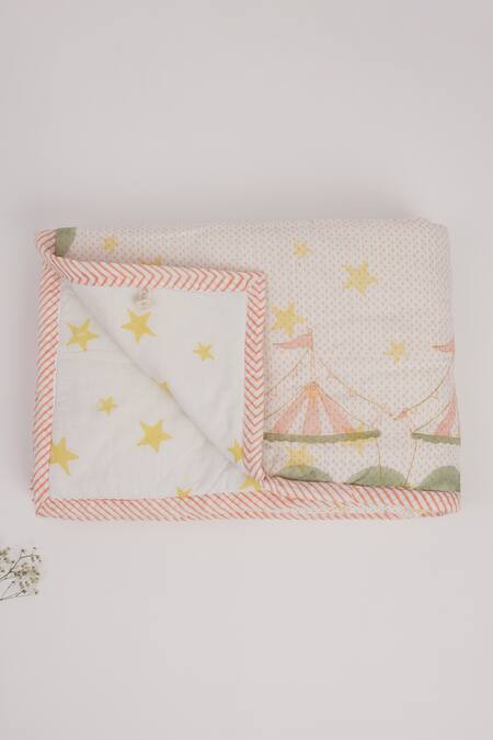 Masaya_Peach 2 Layers Of Pure Cotton And I Am Going To The Circus Quilt_Online_at_Aza_Fashions
