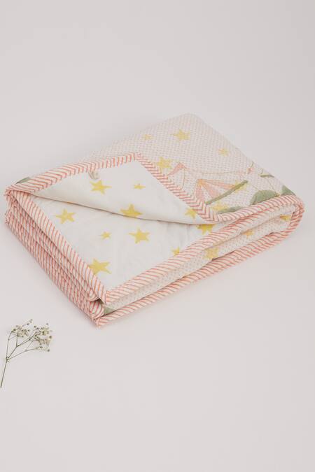 Buy_Masaya_Peach 2 Layers Of Pure Cotton And I Am Going To The Circus Quilt_Online_at_Aza_Fashions