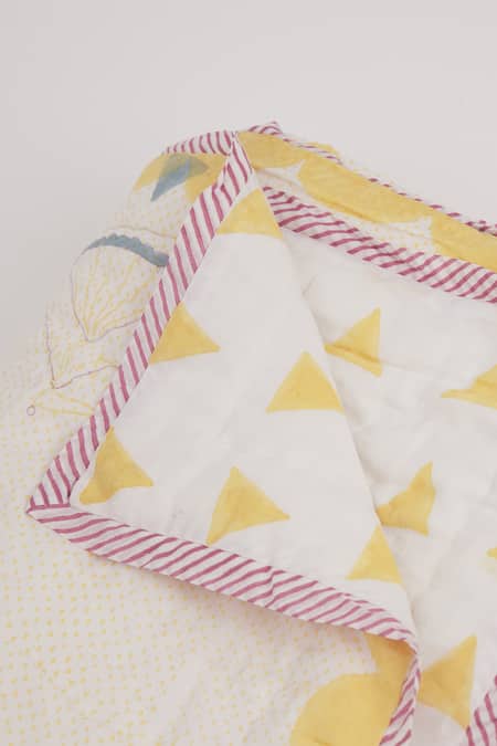 Buy_Masaya_Yellow 2 Layers Of Pure And Unbleached Sheet Filling Quilt _Online_at_Aza_Fashions
