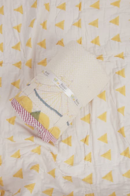 Masaya_Yellow 2 Layers Of Pure And Unbleached Sheet Filling Quilt _at_Aza_Fashions