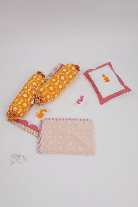 Shop Masaya Pink Hypoallergenic , Filler Mulmul Baby Elle Cot Bedding Set at Aza Fashions Shop_Masaya_Pink Hypoallergenic , Filler Mulmul Baby Elle Cot Bedding Set_at_Aza_Fashions