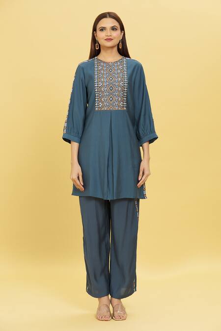 Samyukta Singhania_Grey Cotton, Silk Round Neck Geometric Pattern Straight Kurta And Pant Set_Online_at_Aza_Fashions