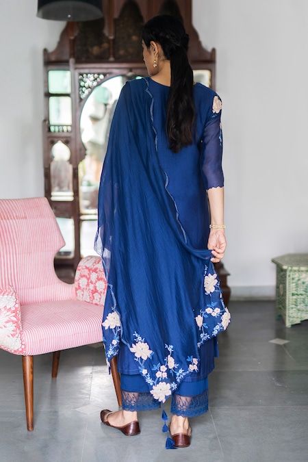 Shop_Vaayu_Blue Muslin Embroidery, Applique Round Neck Floral Kurta Pant Set _at_Aza_Fashions