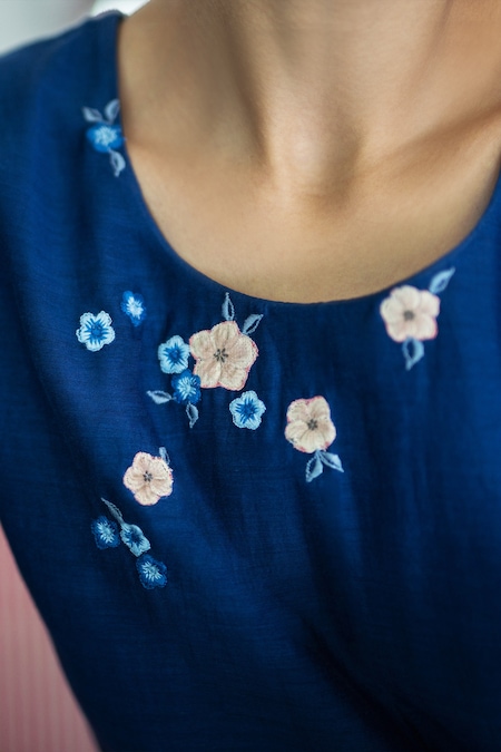 Vaayu_Blue Muslin Embroidery, Applique Round Neck Floral Kurta Pant Set _Online_at_Aza_Fashions
