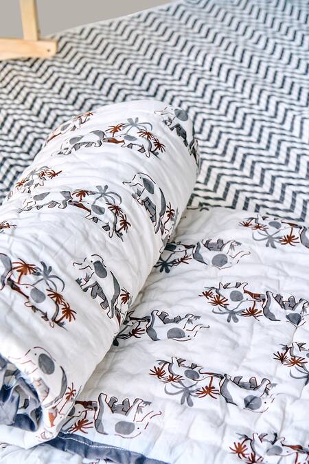 Buy Jaipur Gate White Muslin Printed Mother Bedding Set Online at Aza Fashions Buy_Jaipur Gate_White Muslin Printed Mother Bedding Set_Online_at_Aza_Fashions