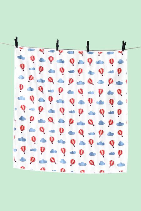 Shop Jaipur Gate White Muslin Printed Hot Air Balloon And The Cloud Baby Bedding Set at Aza Fashions Shop_Jaipur Gate_White Muslin Printed Hot Air Balloon And The Cloud Baby Bedding Set_at_Aza_Fashions