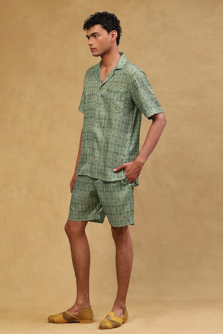 Buy Soniya G Green Cotton Satin Quatrefoil Print Shirt And Shorts Set Online at Aza Fashions Buy_Soniya G_Green Cotton Satin Quatrefoil Print Shirt And Shorts Set _Online_at_Aza_Fashions