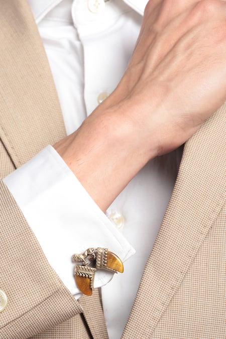 Buy Cosa Nostraa Gold The Lion Claw Carved Brooch And Cufflinks Gift Set Buy_Cosa Nostraa_Gold The Lion Claw Carved Brooch And Cufflinks Gift Set