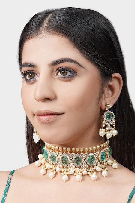 Auraa Trends Kundan Embellished Choker Set 