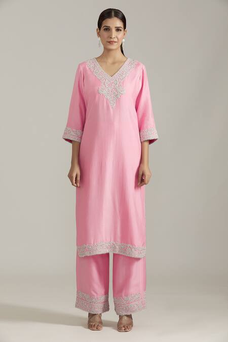 Buy_Priyaa_Pink Organza, Silk Sequins, Cut Work V-neck Foliage Embroidered Kurta Pyjama Set _Online_at_Aza_Fashions