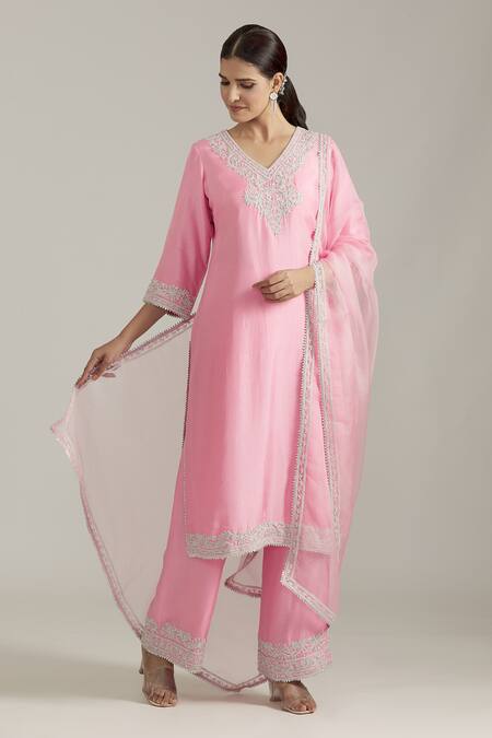 Priyaa_Pink Organza, Silk Sequins, Cut Work V-neck Foliage Embroidered Kurta Pyjama Set _at_Aza_Fashions