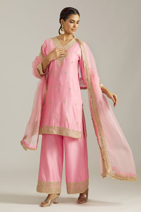 Priyaa Pink Summer Silk Embroidered Sequin V Floral Dori Kurta Pyjama Set  