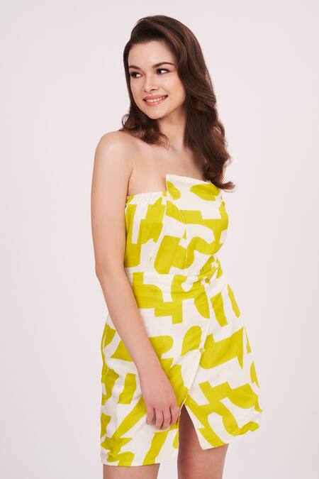 House Of Varada Green Muslin Bandeau Neck Geometric Printed Tube Dress at Aza Fashions House Of Varada_Green Muslin Bandeau Neck Geometric Printed Tube Dress _at_Aza_Fashions