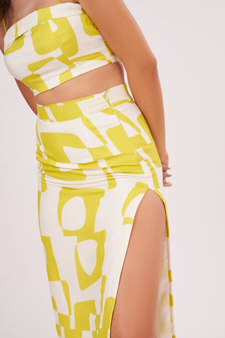 House Of Varada Yellow Muslin Square Neck Abstract Print Top And Skirt Set at Aza Fashions House Of Varada_Yellow Muslin Square Neck Abstract Print Top And Skirt Set _at_Aza_Fashions