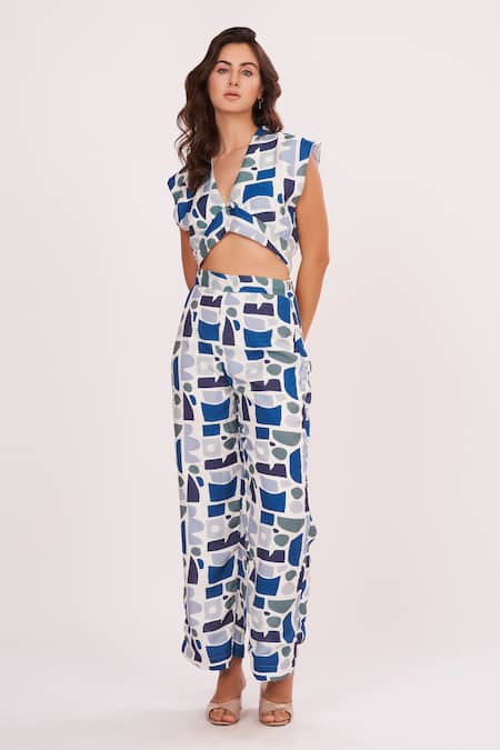 House Of Varada Blue Muslin V-neck Geometric Print Top And Pant Set Online at Aza Fashions House Of Varada_Blue Muslin V-neck Geometric Print Top And Pant Set _Online_at_Aza_Fashions
