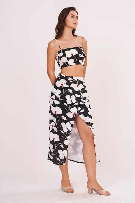 Buy House Of Varada Black Muslin Square Neck Abstract Printed Top And Skirt Set Online at Aza Fashions Buy_House Of Varada_Black Muslin Square Neck Abstract Printed Top And Skirt Set _Online_at_Aza_Fashions
