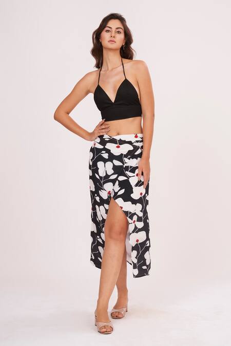 Buy House Of Varada Black Muslin Halter Neck Abstract Print Skirt Set Online at Aza Fashions Buy_House Of Varada_Black Muslin Halter Neck Abstract Print Skirt Set _Online_at_Aza_Fashions