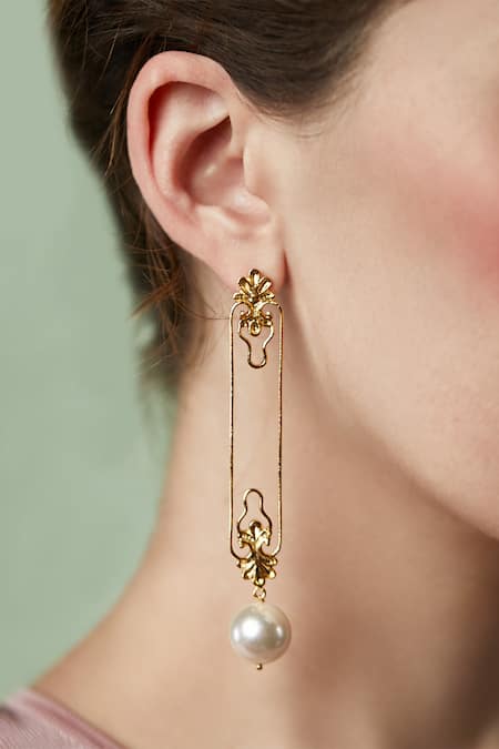 Zohra Floral Earrings 