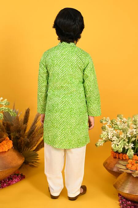 Shop Saka Designs Green Cotton Embroidery Bandhani Print Kurta And Pyjama Set at Aza Fashions Shop_Saka Designs_Green Cotton Embroidery Bandhani Print Kurta And Pyjama Set_at_Aza_Fashions