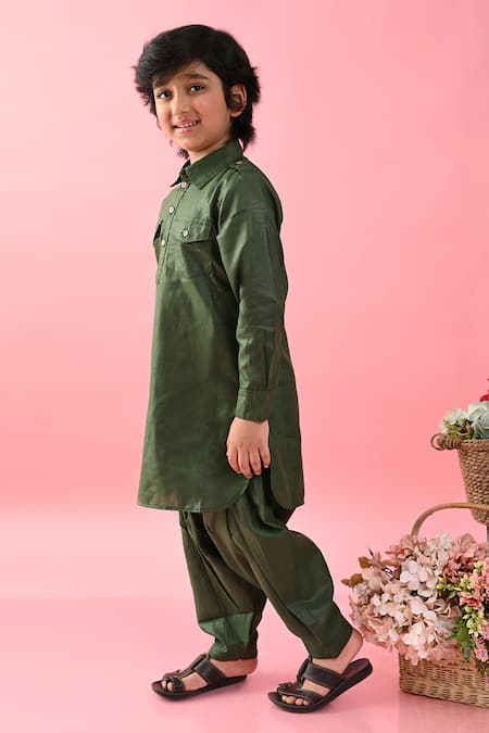 Saka Designs_Green Cotton Solid Pathani Kurta Set_Online_at_Aza_Fashions