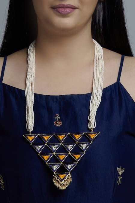 geometric perlmotif necklace