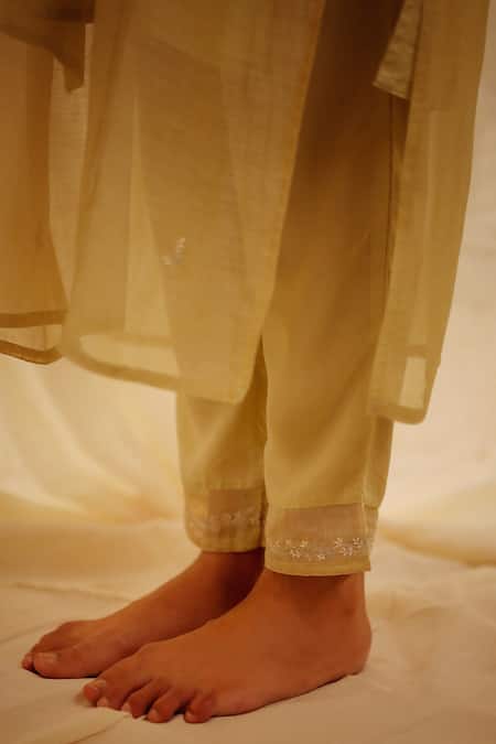 Tatwa_Green Handloom Cotton, Viscose, Silk Embroidery Round Flower Kurta And Pant Set _at_Aza_Fashions