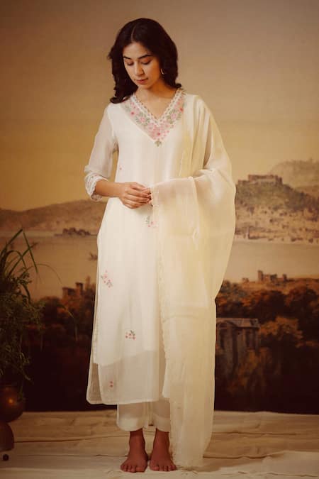 TATWA White Kurta Handloom Chanderi Rangoon Bail Neckline And Pant Set  