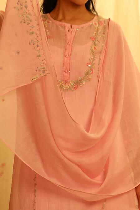 Buy Tatwa Pink Embroidery Handloom Chanderi Scarf Online at Aza Fashions Buy_Tatwa_Pink Embroidery Handloom Chanderi Scarf _Online_at_Aza_Fashions