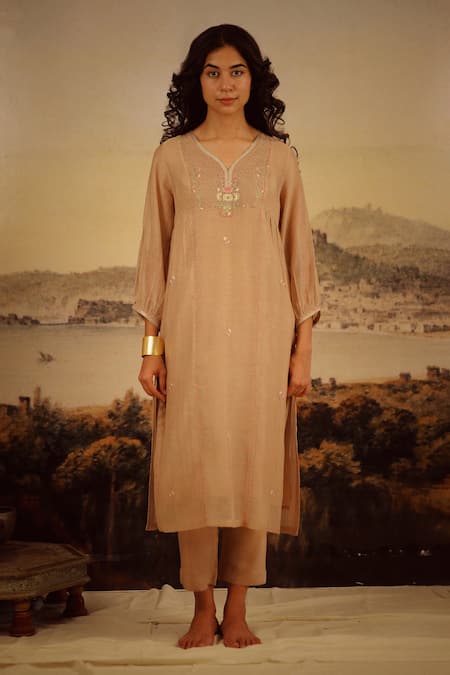 Tatwa_Brown Kurta Handloom Chanderi Embroidered Floral V Neck And Pant Set _Online_at_Aza_Fashions