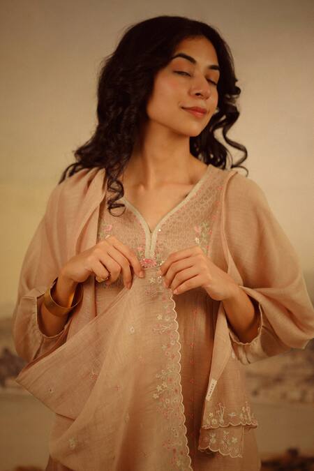 Tatwa_Brown Kurta Handloom Chanderi Embroidered Floral V Neck And Pant Set _at_Aza_Fashions
