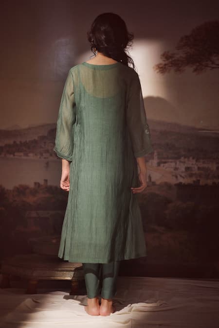 Tatwa Floral Embroidered Kurta & Pant Set 