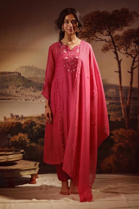 TATWA Floral Resham Embroidered Kurta & Pant Set 