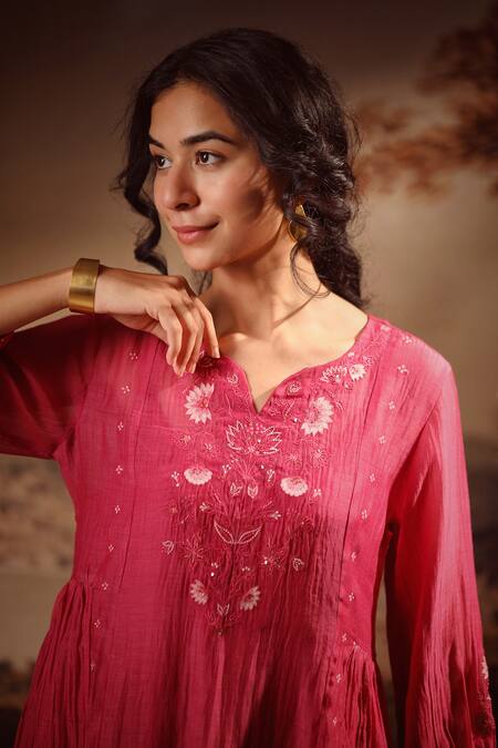Buy_Tatwa_Pink Kurta Handloom Chanderi Embroidered Floral Notched Resham And Pant Set _Online_at_Aza_Fashions
