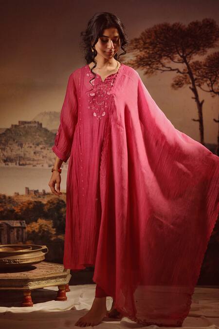 Tatwa_Pink Kurta Handloom Chanderi Embroidered Floral Notched Resham And Pant Set _at_Aza_Fashions