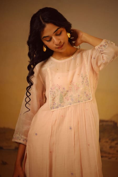 Tatwa_Ivory Viscose, Silk Sequins, Zari Round Neck Resham Embroidered Kurta And Pant Set _Online_at_Aza_Fashions