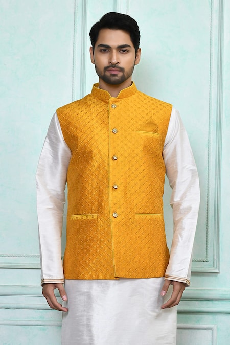 Buy MOHANLAL SONS Men Green Floral Chikankari Silk Georgette Kurta with  Pyjamas & Nehru Jacket Online at Best Prices in India - JioMart.