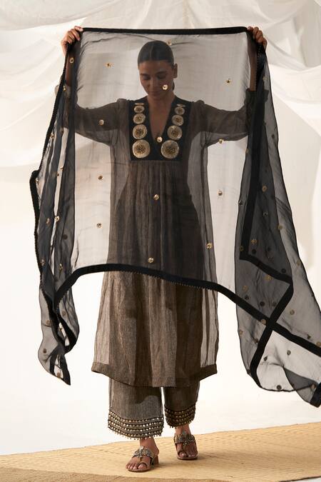 Shop_Itrh_Black Silk Organza, Silk, Crepe Embroidery, Zari V-neck Yoke Kurta Set _Online_at_Aza_Fashions