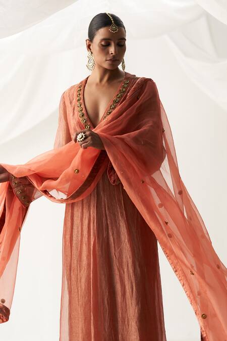 Itrh Peach Crepe, Organza, Embroidery V-neck Placement Anarkali Set Online at Aza Fashions Itrh_Peach Crepe, Organza, Embroidery V-neck Placement Anarkali Set _Online_at_Aza_Fashions