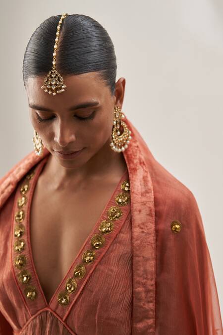 Buy Itrh Peach Crepe, Organza, Embroidery V-neck Placement Anarkali Set Online at Aza Fashions Buy_Itrh_Peach Crepe, Organza, Embroidery V-neck Placement Anarkali Set _Online_at_Aza_Fashions