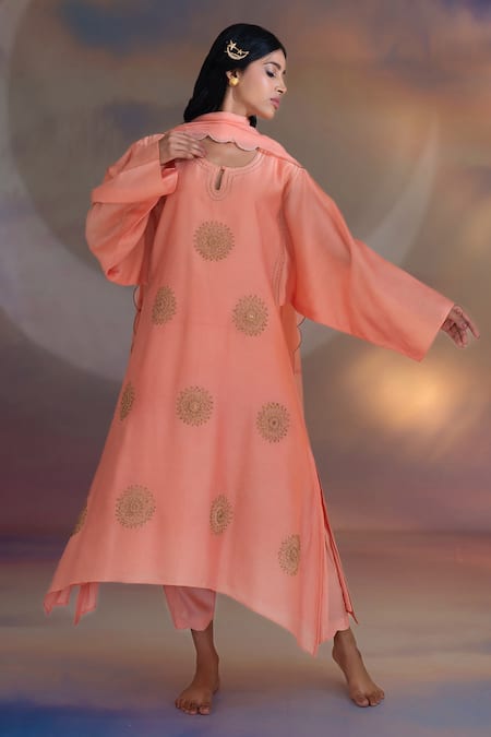 Shop Kacha Tanka Peach Chanderi Embroidered Hand Round Keyhole Neck Kurta Salwar Set Online at Aza Fashions Shop_Kacha Tanka_Peach Chanderi Embroidered Hand Round Keyhole Neck Kurta Salwar Set _Online_at_Aza_Fashions