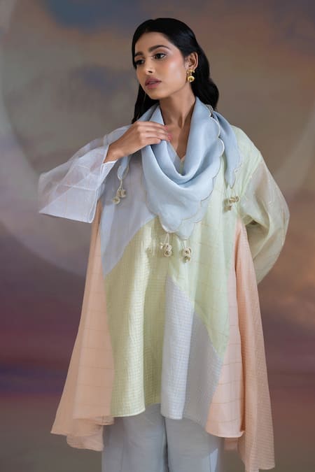 Kacha Tanka_Green Chanderi V Neck Patchwork Textured Kurta Pant Set _at_Aza_Fashions