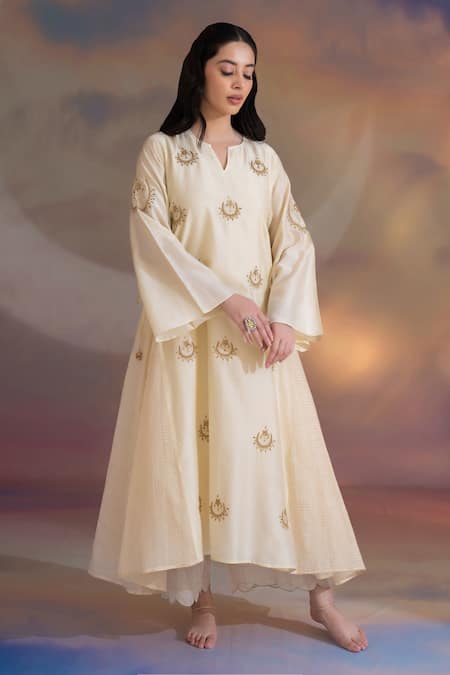 Kacha Tanka Off White Chanderi Embroidered Hand Notched Kurta Palazzo Set Online at Aza Fashions Kacha Tanka_Off White Chanderi Embroidered Hand Notched Kurta Palazzo Set _Online_at_Aza_Fashions