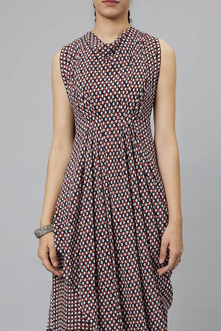 Sva By Sonam & Paras Modi_Black Crepe Round Neck Geometric Print Draped Crop Top And Pant Set_at_Aza_Fashions