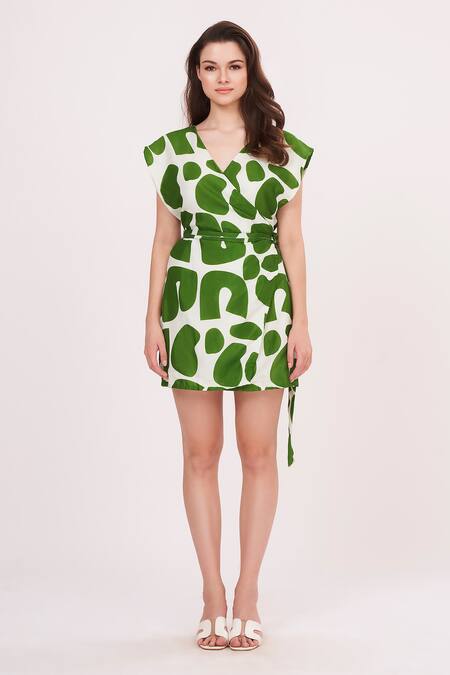 House Of Varada Green Muslin V-neck Abstract Print Wrap Dress Online at Aza Fashions House Of Varada_Green Muslin V-neck Abstract Print Wrap Dress _Online_at_Aza_Fashions