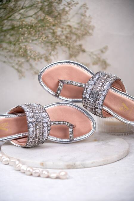 Buy House Of Vian Silver Mahnoor Embellished Kolhapuri Flats Online at Aza Fashions Buy_House Of Vian_Silver Mahnoor Embellished Kolhapuri Flats _Online_at_Aza_Fashions