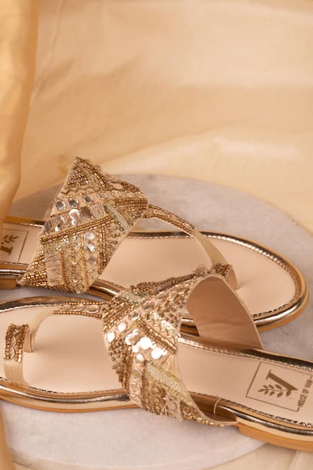 House Of Vian_Gold Nazm Embellished Kolhapuri Flats _Online_at_Aza_Fashions