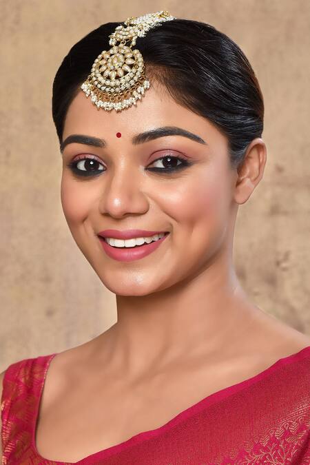 Shop Zevar By Geeta Gold Plated Jadau Pearl Cut Work Maangtikka Online at Aza Fashions Shop_Zevar By Geeta_Gold Plated Jadau Pearl Cut Work Maangtikka_Online_at_Aza_Fashions