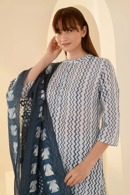 Kameez_Blue Kurta Mulmul Printed Chevron Mandarin Collar Set_at_Aza_Fashions