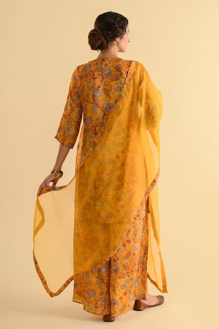 Shop_Kameez_Yellow Silk, Organza Embroidery Round Neck Floral Print And Kurta Set _at_Aza_Fashions